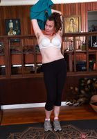 ATK Natural & Hairy: Elizabeth (Elizabeth works and and spreads bush)