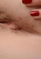 ATK Natural & Hairy: Lara Brookes (Lesbian fur tugging session.)