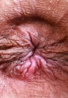 ATK Petites: Sona Bella (Sona Bella kicks off her heels)